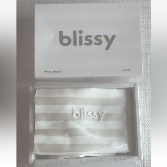 Blissy 22-Momme 100% Mulberry Silk Pillowcase White Striped Queen Size 20"x 30” - Picture 4 of 8